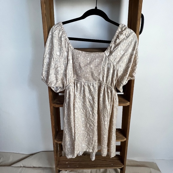 Ingrid+Isabel Tan Dress with a White Flower Patter Size M - Picture 8 of 9